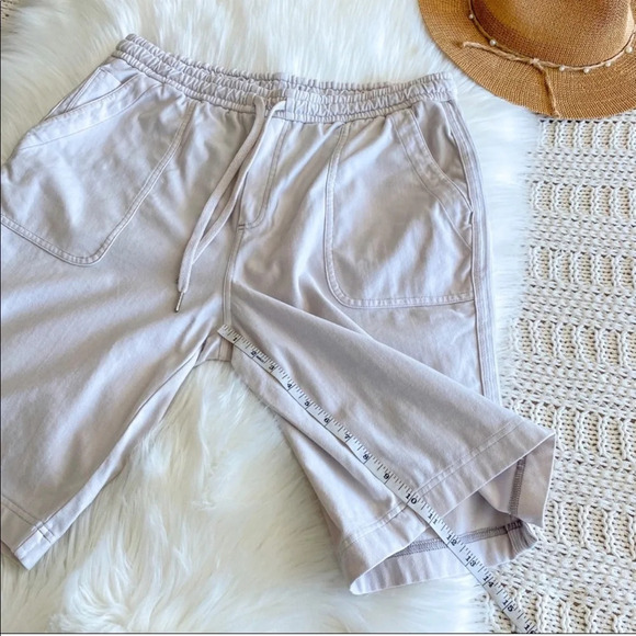 Athleta Farallon Bermuda Shorts Birch Gray Cream Drawstrings Pockets 16 Tall - Picture 8 of 11